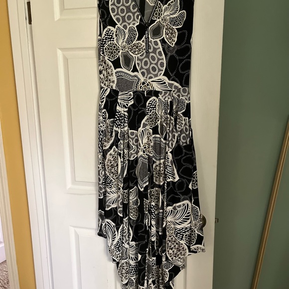 NWOT Frank Lyman jumpsuit with beautiful detail. - Picture 5 of 10